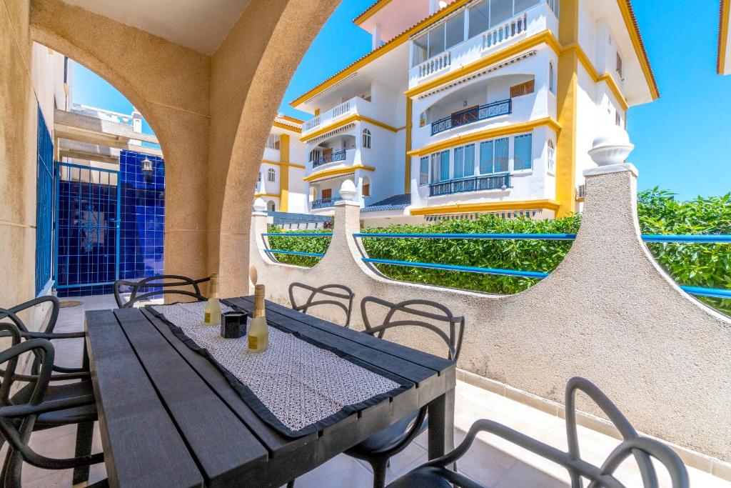 A balcony or terrace at VILLA-CAPRICHO DUNAS DE LA MATA 3