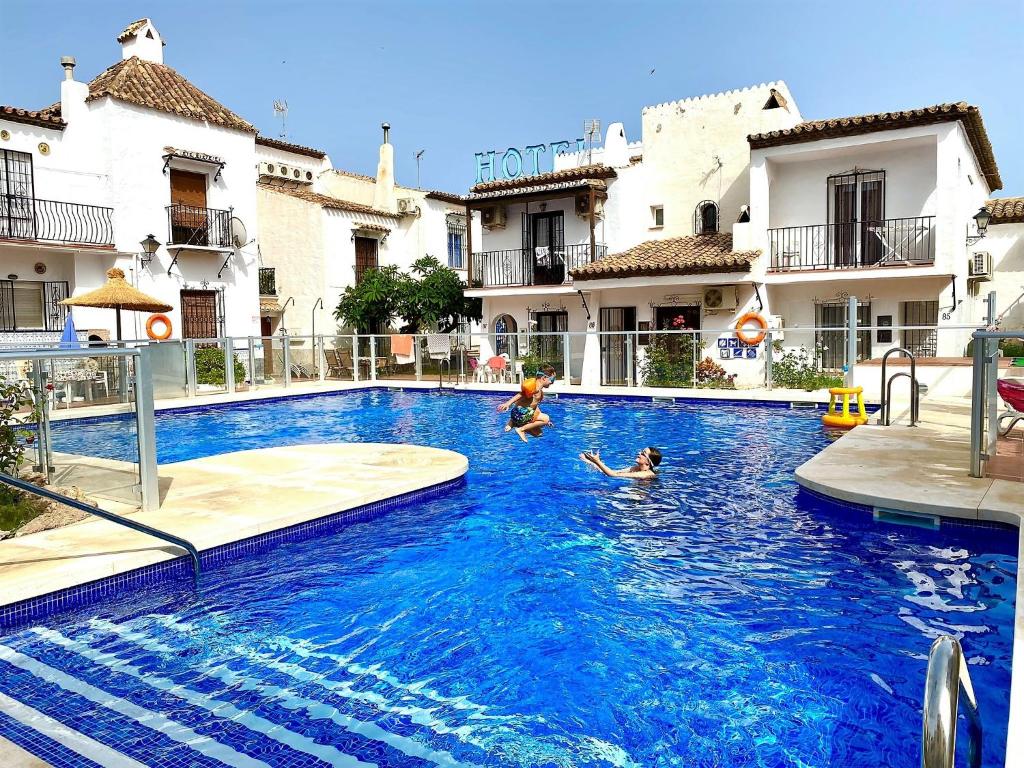 Nueva Nerja 52 Pubelo Andaluz Casasol