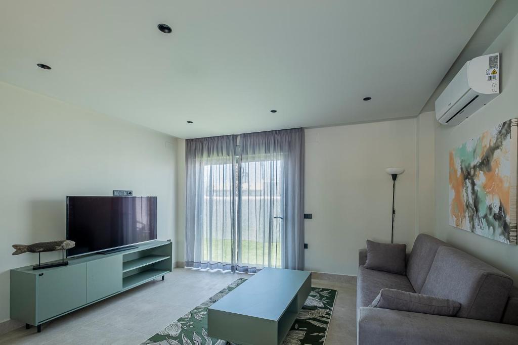 Televízia a/alebo spoločenská miestnosť v ubytovaní ON City Apartments