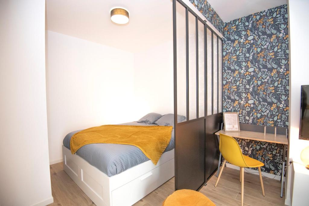Posteľ alebo postele v izbe v ubytovaní KASA SAINT QUENTIN - Tout équipé & Cosy