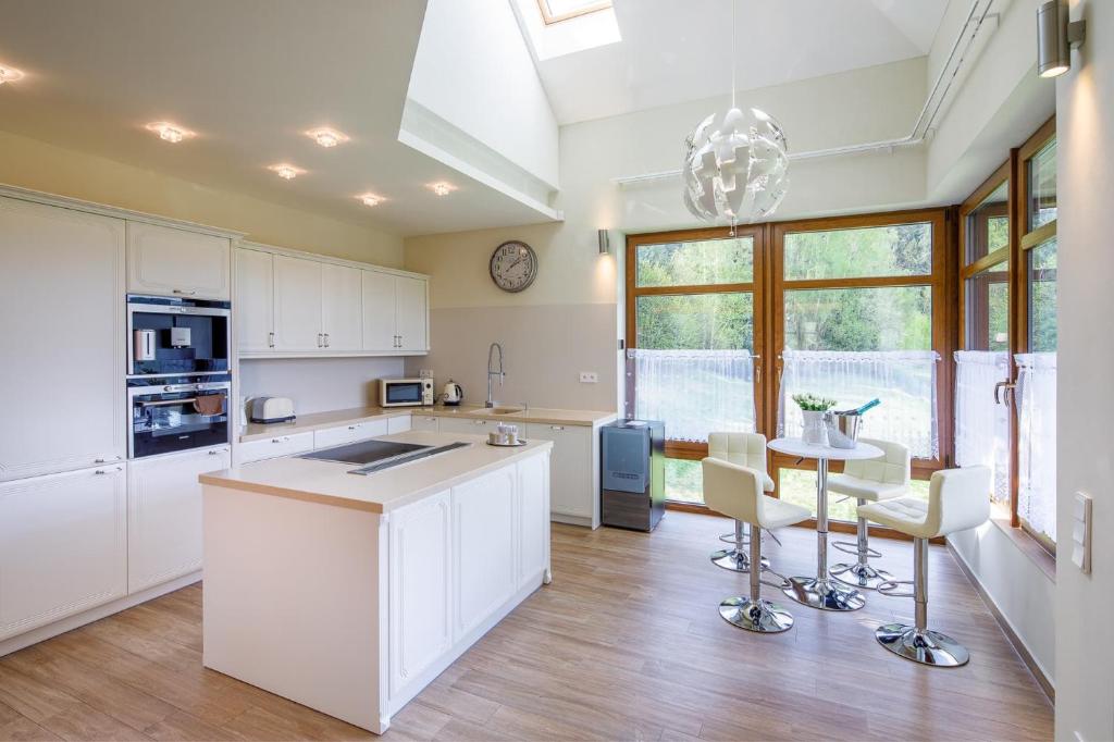 Hotel Villa Golf Cihelny - Resim 5