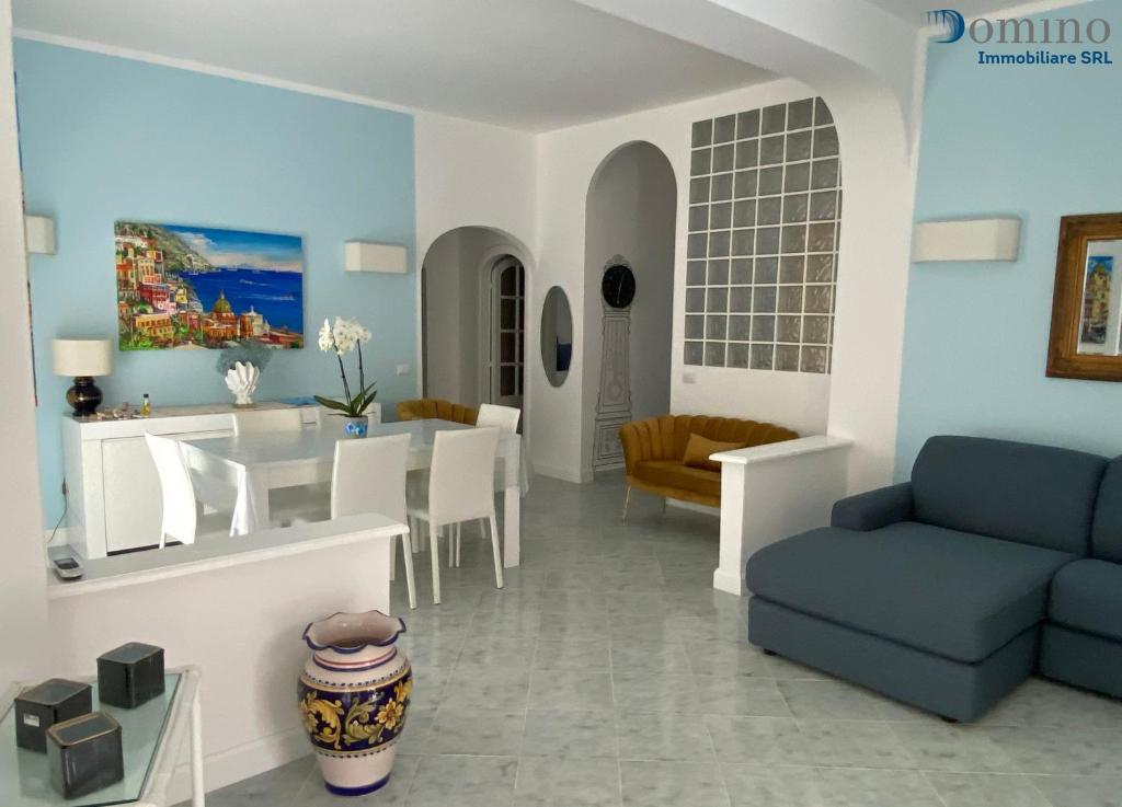 Ruang duduk di Casa L'Incanto