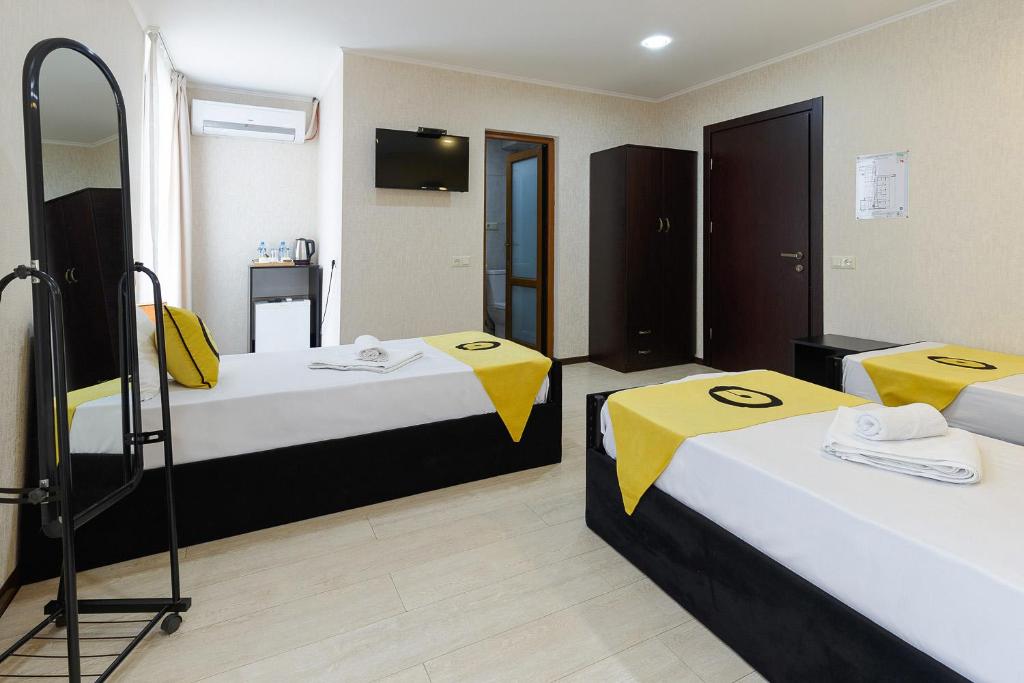 Postel nebo postele na pokoji v ubytování Aura Plaza Hotel