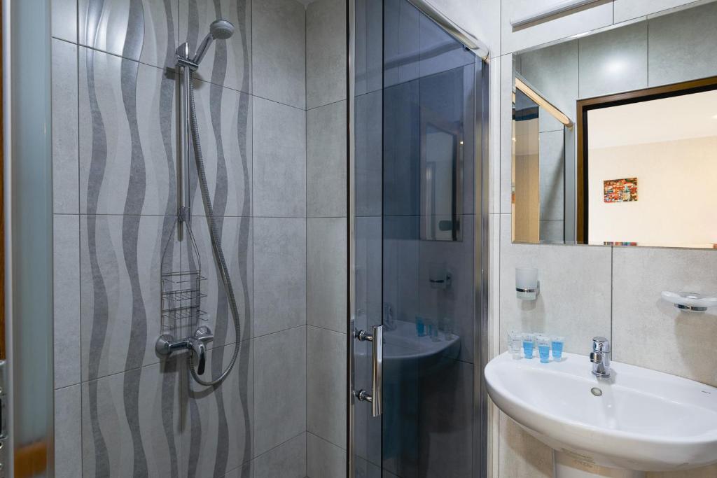 Koupelna v ubytování Aura Plaza Hotel