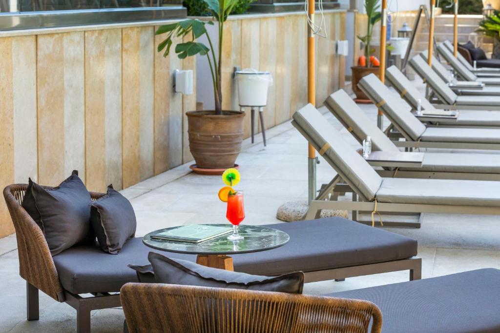 Pefki Deluxe Residences - 1