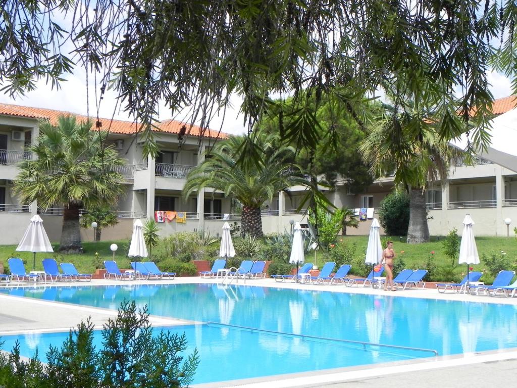 Bazén v ubytování Kalives Resort nebo v jeho okolí