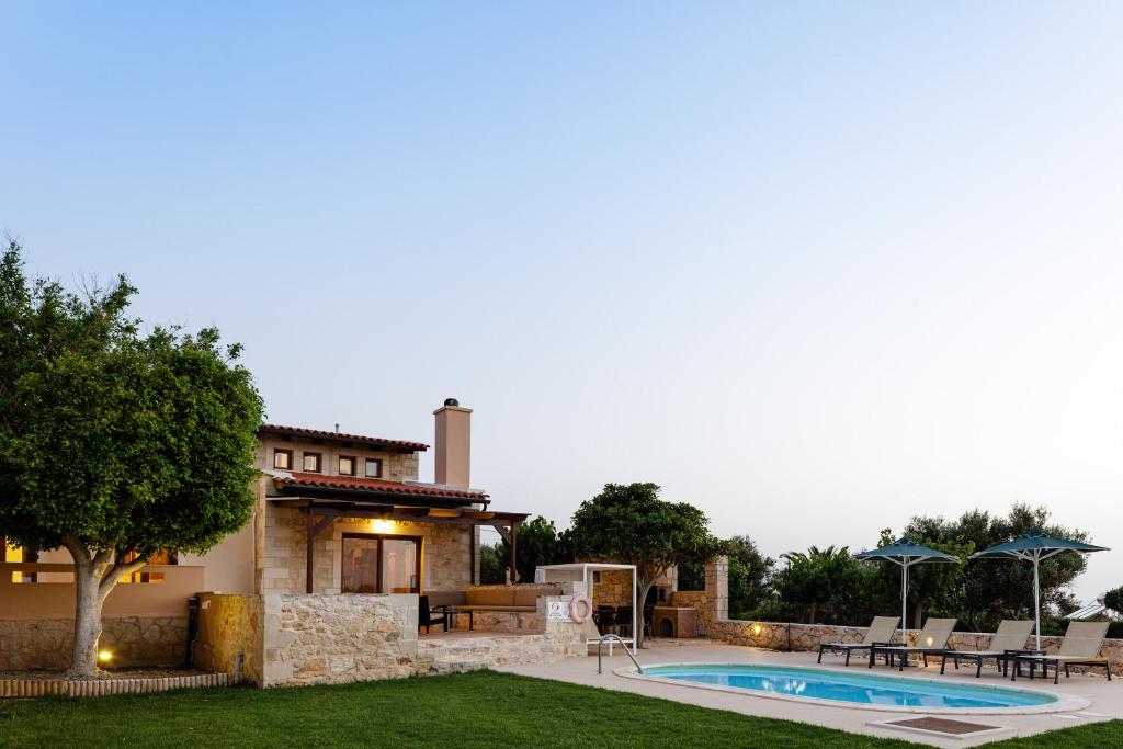 Bazén v ubytování Stavromenos Villas - Private Pools & Seaview - 500m from Beach nebo v jeho okolí