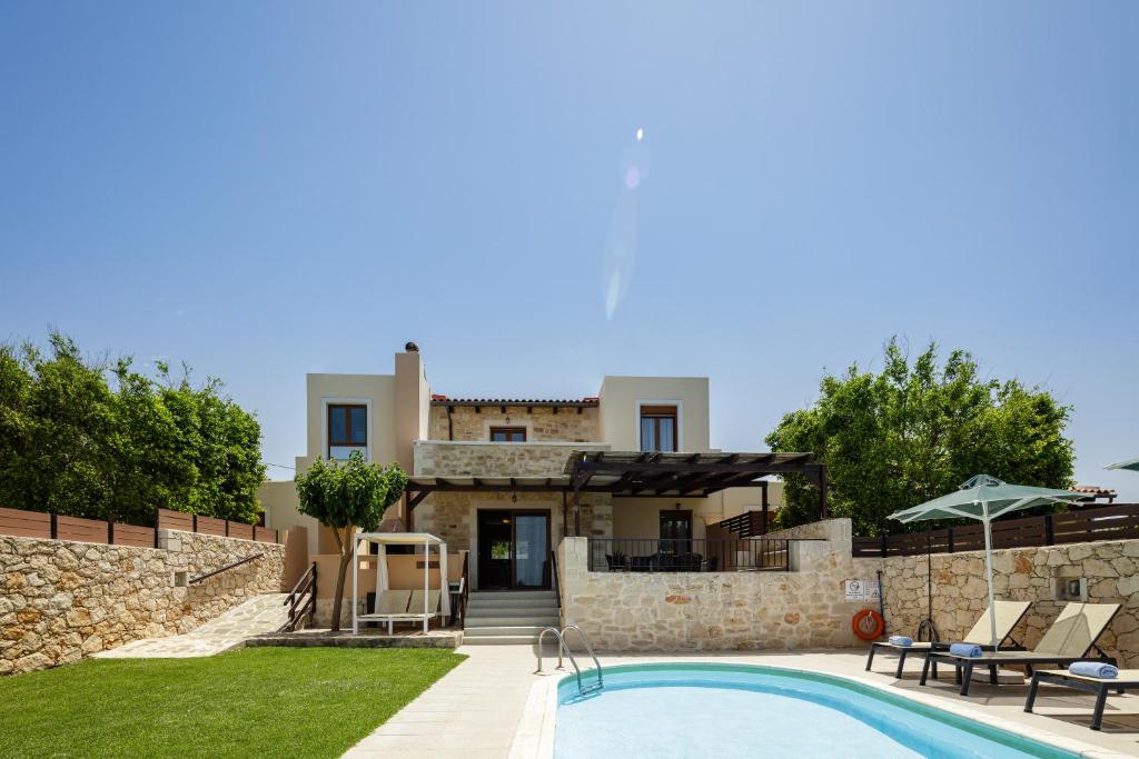 Bazén v ubytování Stavromenos Villas - Private Pools & Seaview - 500m from Beach nebo v jeho okolí