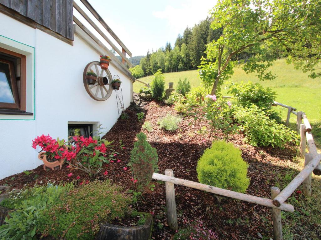 Zahrada ubytování Apartment Annelies-3 by Interhome