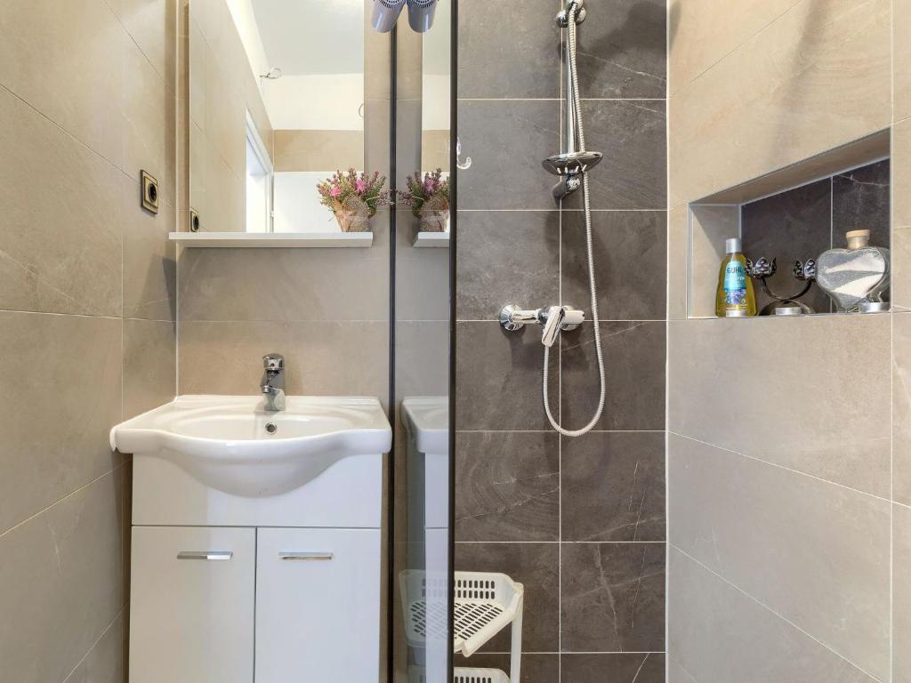 Łazienka w obiekcie Apartment Lili-1 by Interhome