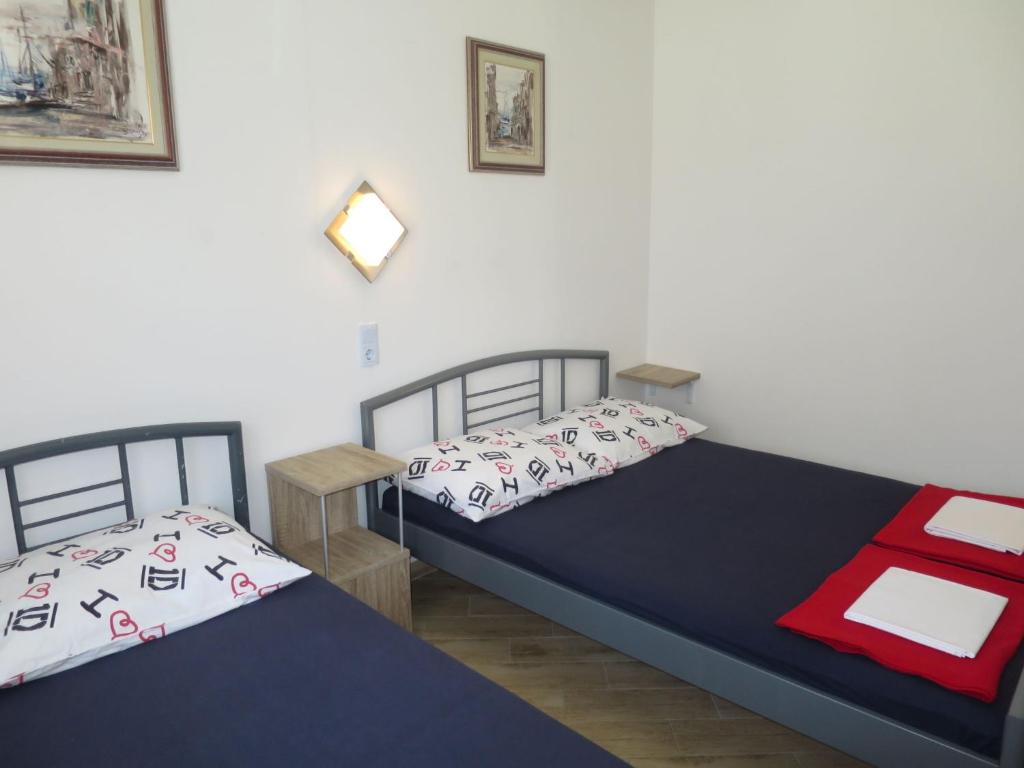 Łóżko lub łóżka w pokoju w obiekcie Apartment Mirjana-1 by Interhome