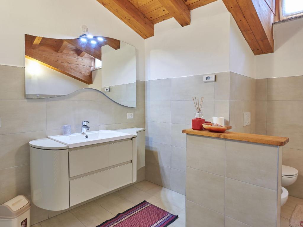 Koupelna v ubytování Holiday Home Gamma by Interhome