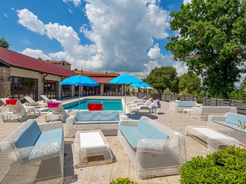 Bazén v ubytovaní Holiday Home Rotonda by Interhome alebo v jeho blízkosti