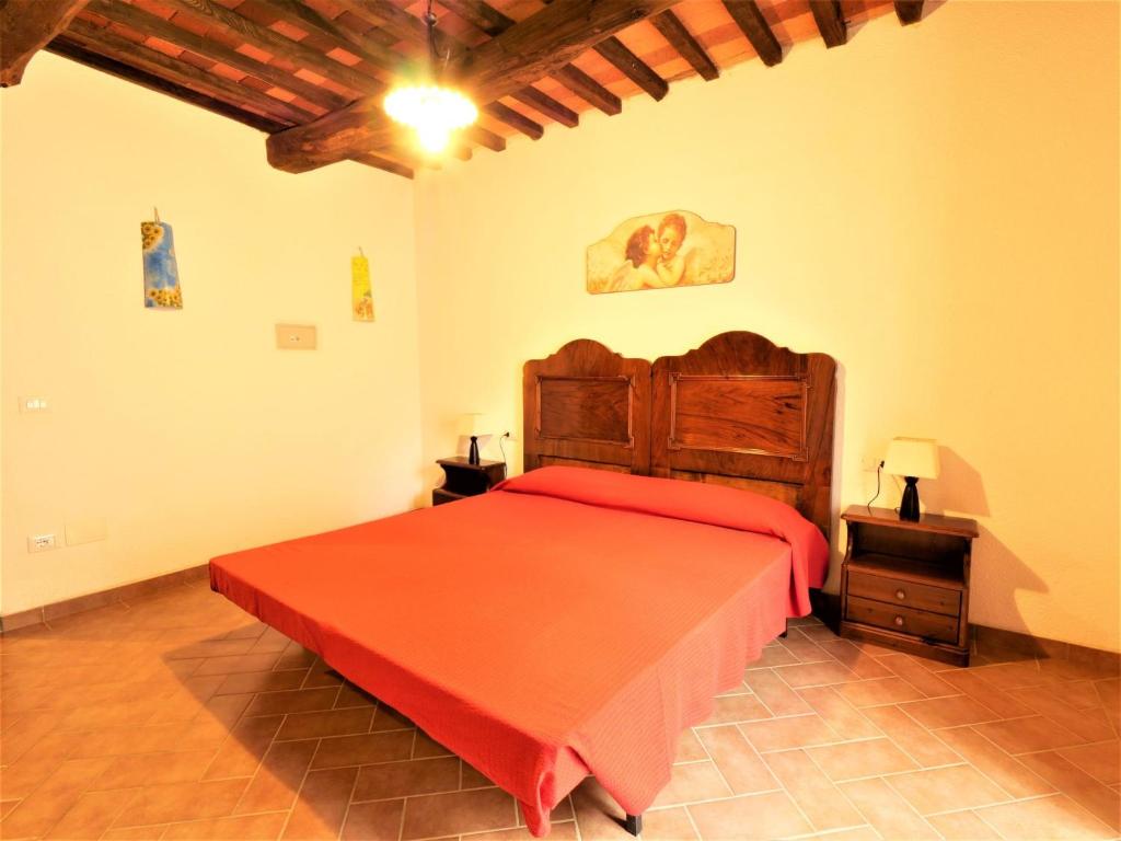 Łóżko lub łóżka w pokoju w obiekcie Apartment Pian dei Carpini - Laura by Interhome