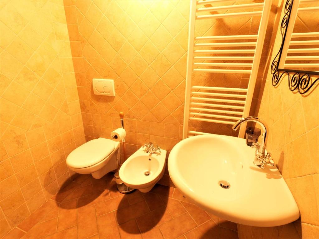Łazienka w obiekcie Apartment Pian dei Carpini - Laura by Interhome