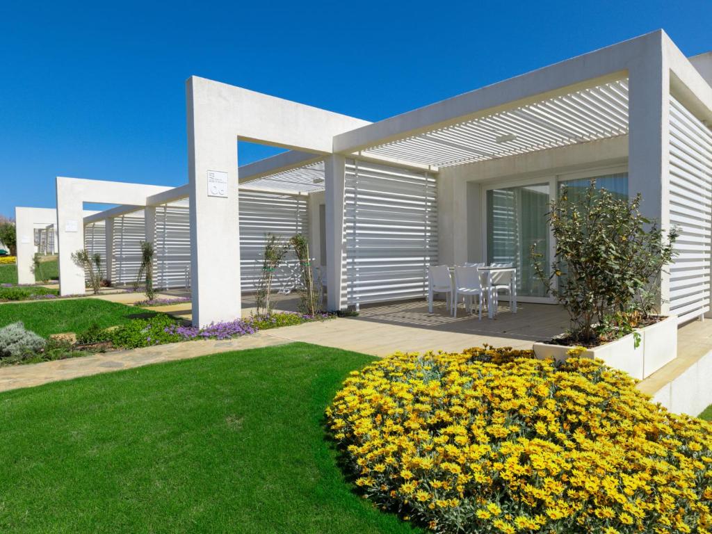 a house with a garden in front of it at Apartment Capo Falcone Charming Apartment-2 by Interhome in Villa Sirena