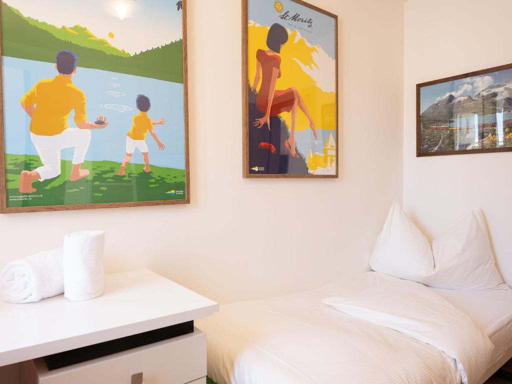 Postel nebo postele na pokoji v ubytování Apartment Chesa Derby 27 by Interhome