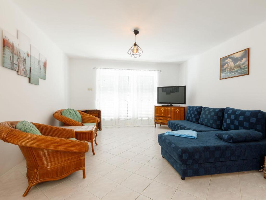 Televízia a/alebo spoločenská miestnosť v ubytovaní Holiday Home Violetta 3 by Interhome