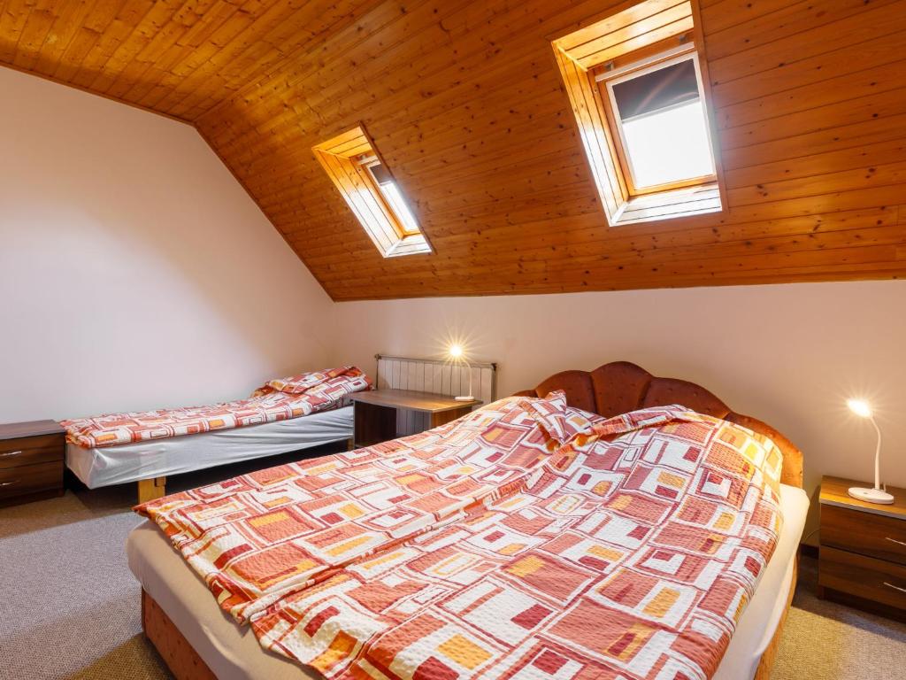 Posteľ alebo postele v izbe v ubytovaní Apartment Küsz by Interhome