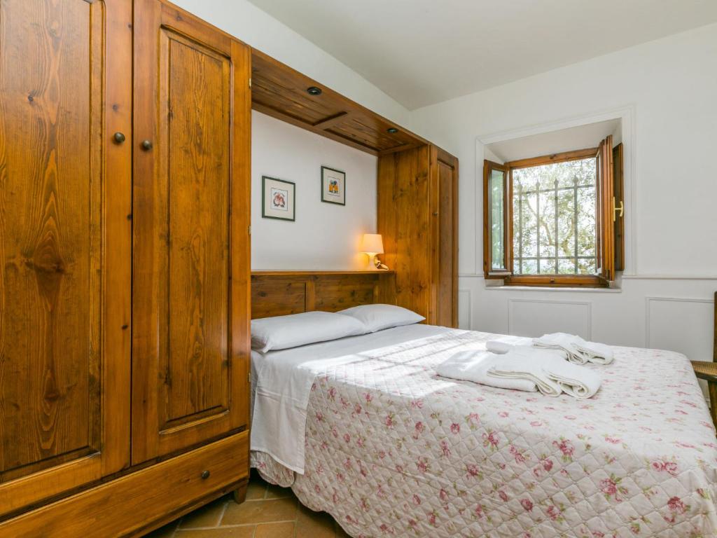 Łóżko lub łóżka w pokoju w obiekcie Holiday Home Appartamento Piccolo by Interhome