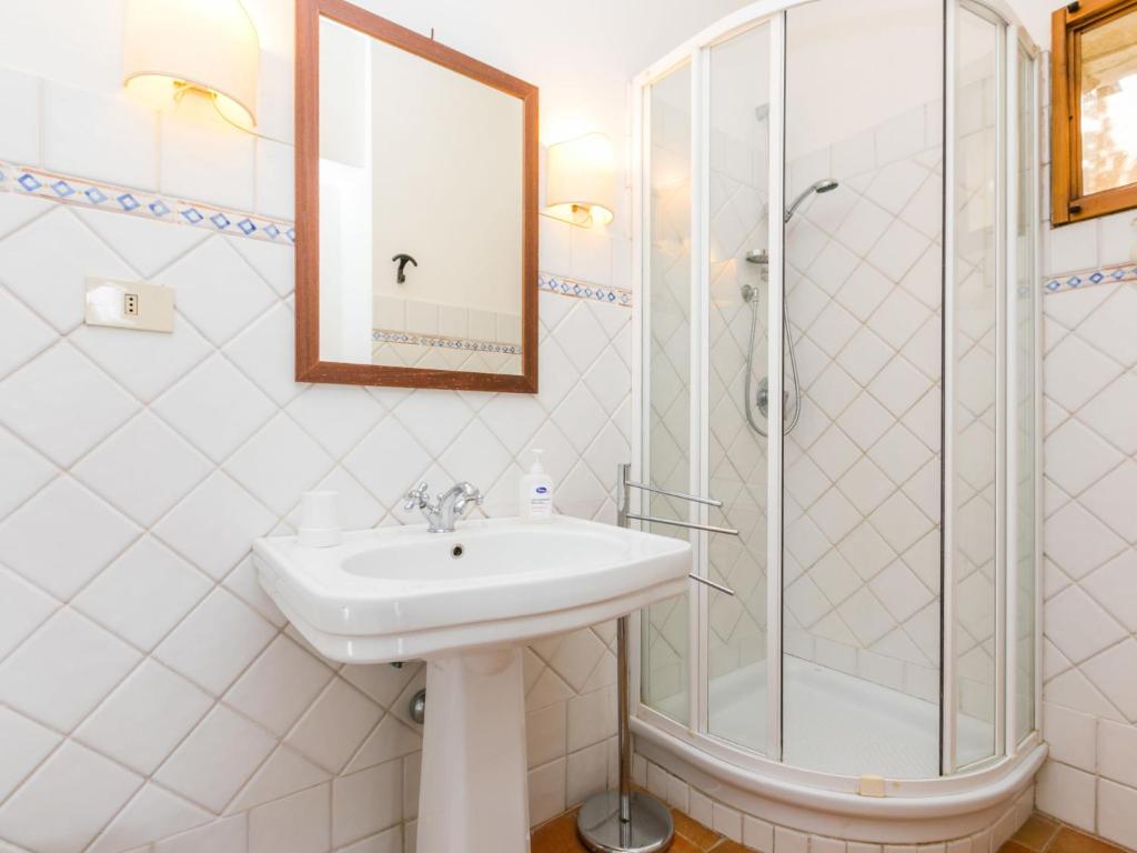 Łazienka w obiekcie Holiday Home Appartamento Piccolo by Interhome