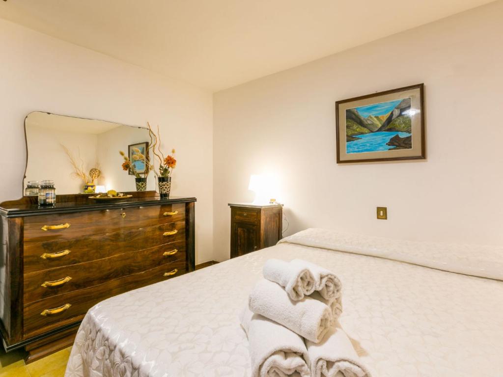 Łóżko lub łóżka w pokoju w obiekcie Holiday Home Miranda by Interhome