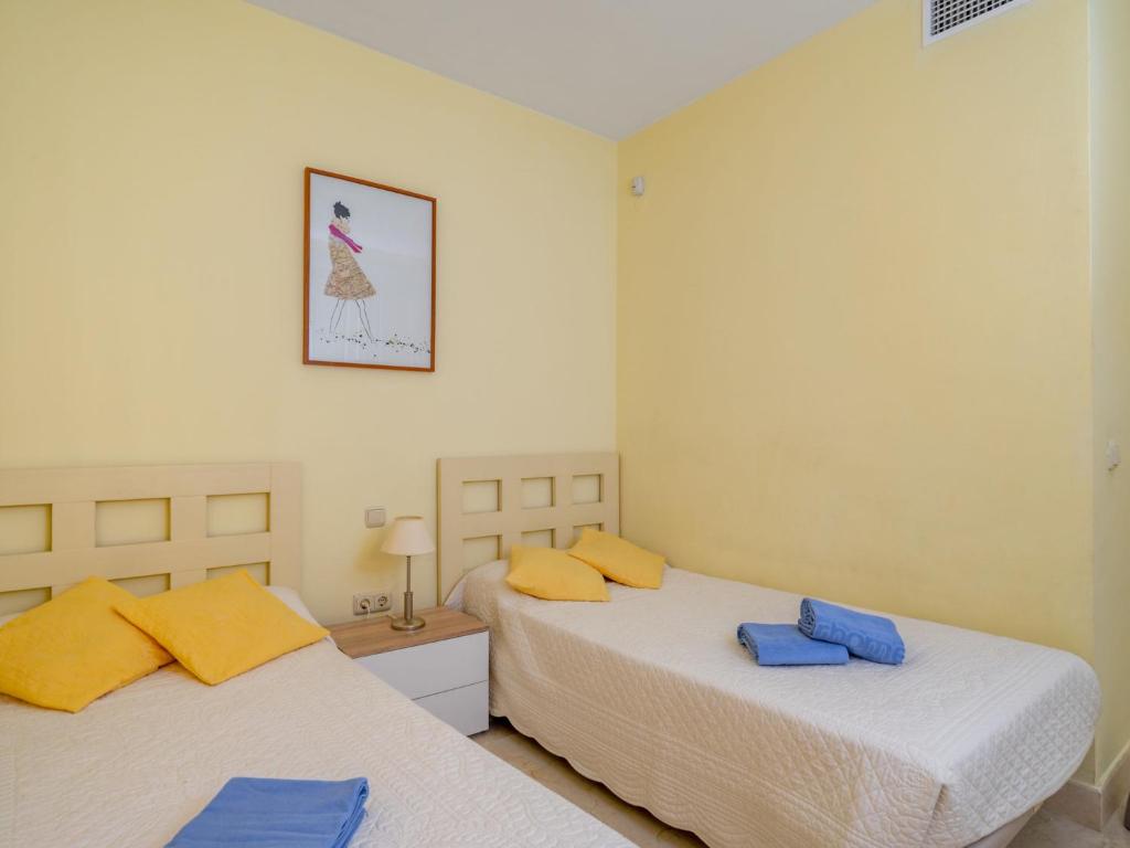Łóżko lub łóżka w pokoju w obiekcie Apartment Los patios de Santa Maria by Interhome
