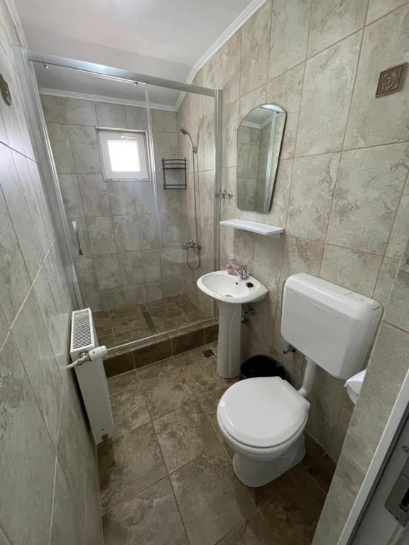 La Buna Văliug - Triple Room With Private Bathroom