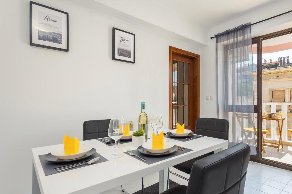 LAVERUDA Apartment with balcony and free parking