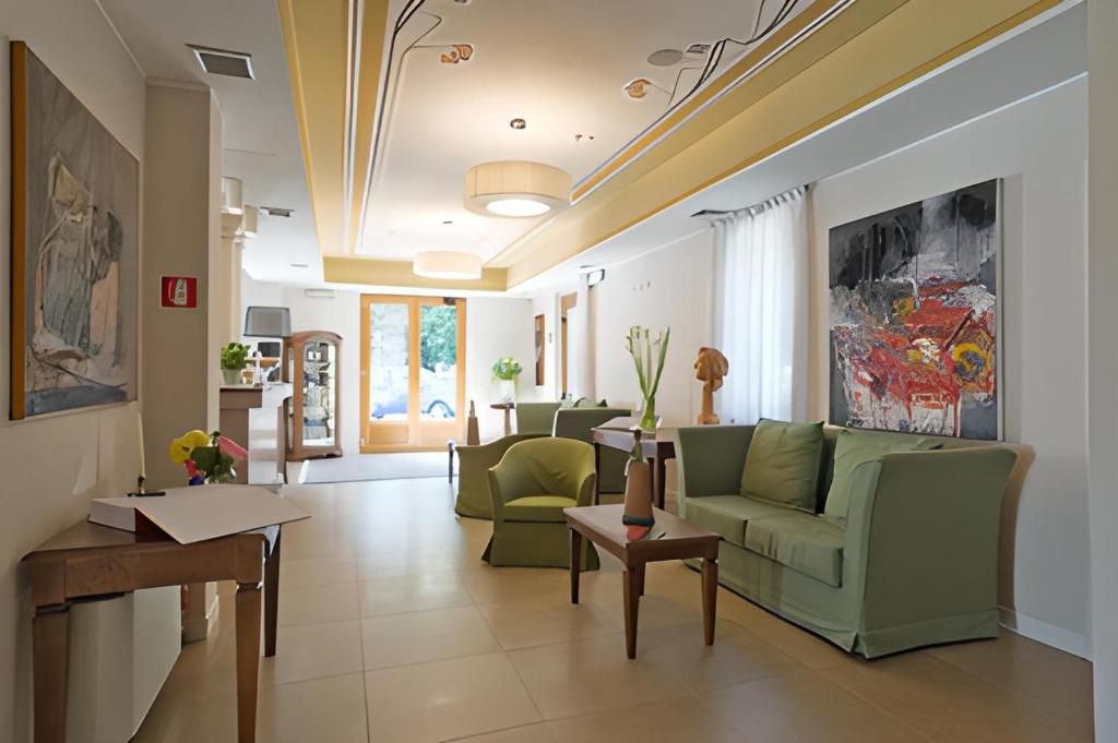 The lobby or reception area at Cora Hotels Leon d'Oro