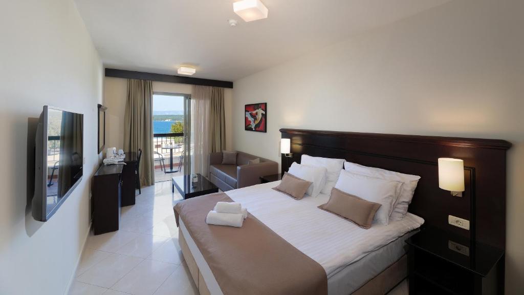 Blue Waves Resort - 13