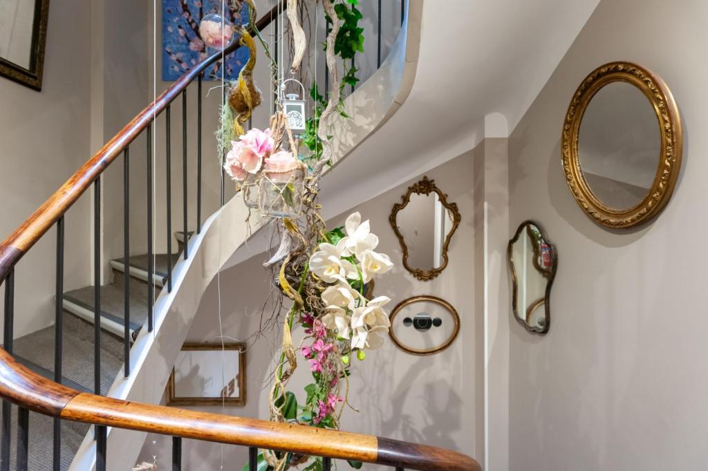 a spiral staircase with flowers on the wall at Hotel l'Hotera in Cannes