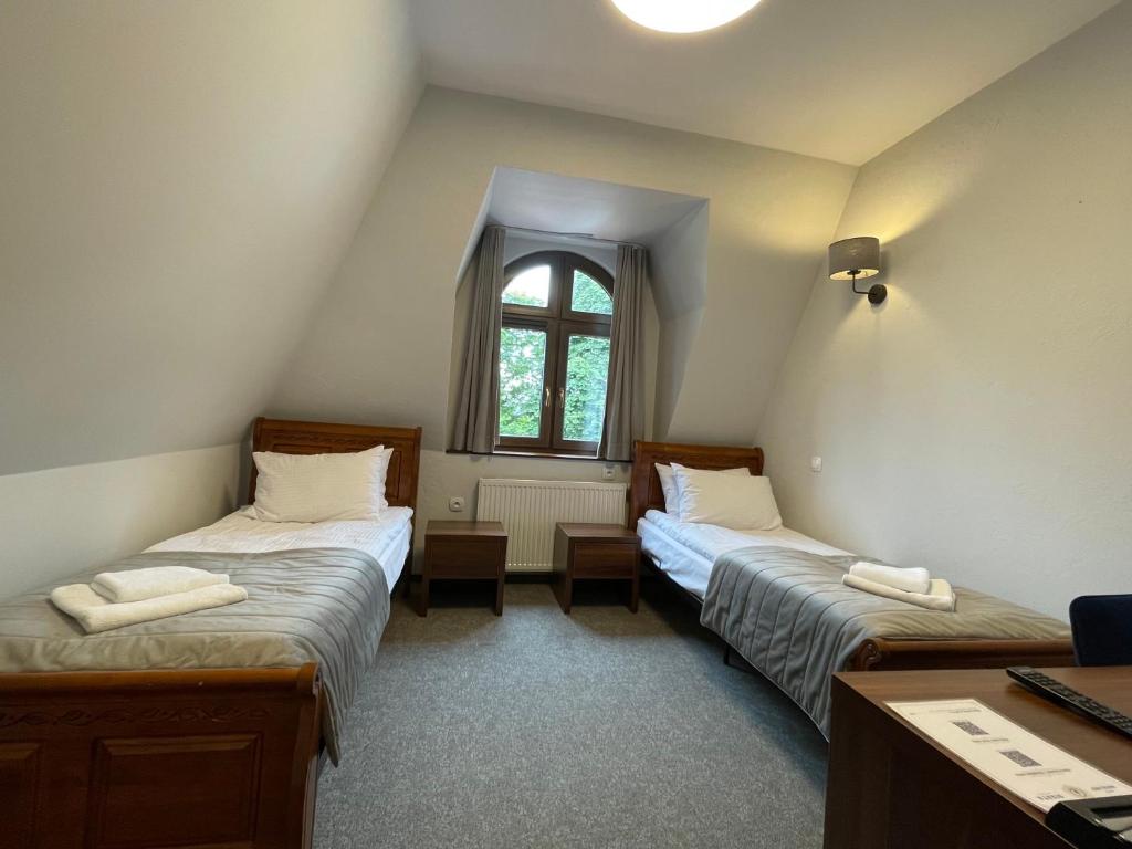Hotel RED - Tweepersoonskamer Met 2 Aparte Bedden En Douche