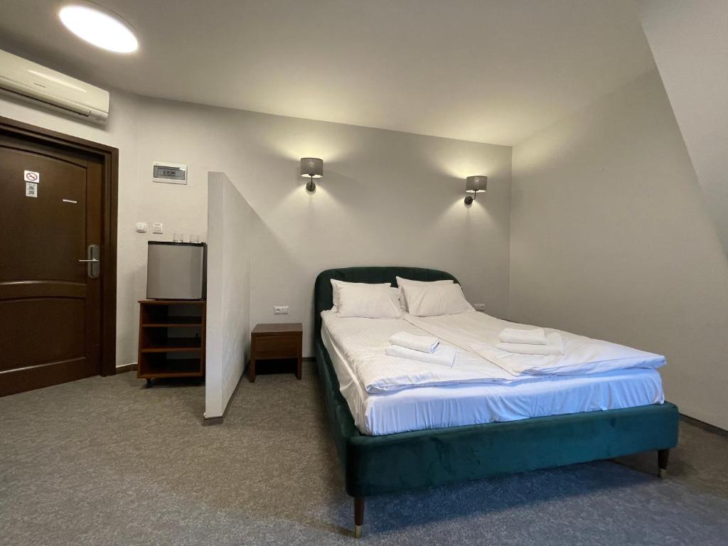Hotel RED - Tweepersoonskamer Met Extra Bed