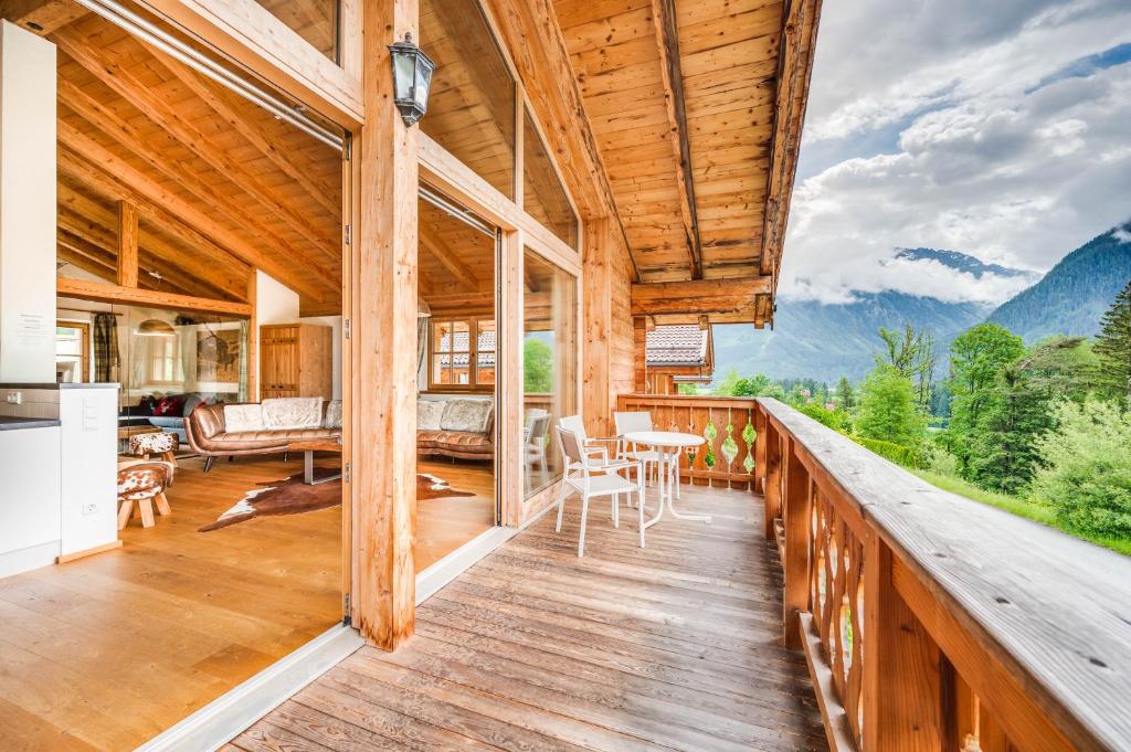 a wooden balcony with a view of the mountains at Chaletdorf am Sonnenhang in Neukirchen am Großvenediger