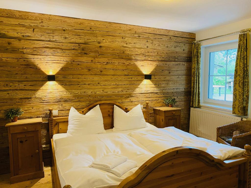 Posteľ alebo postele v izbe v ubytovaní Landhaus Angerhof