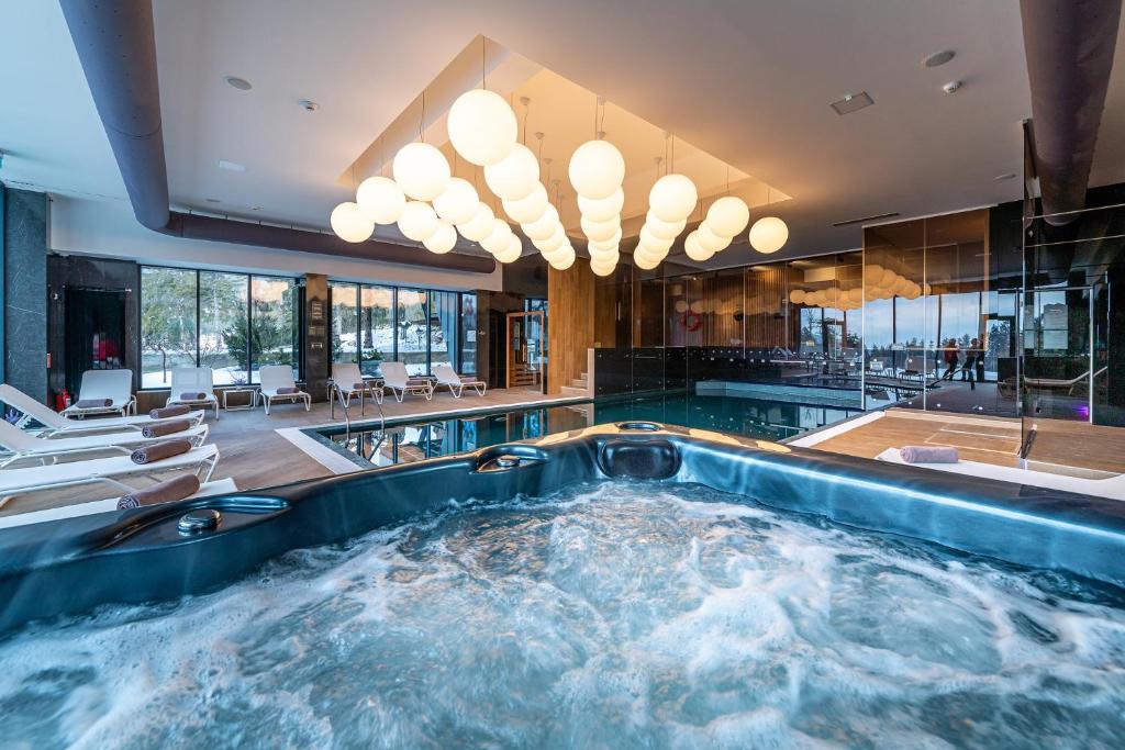 Bazén v ubytování Complex Hotelier COTA O MIE nebo v jeho okolí