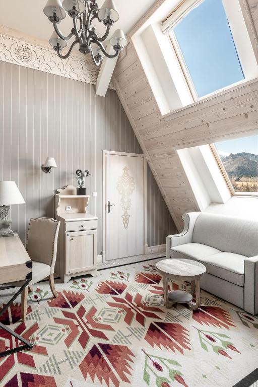Posezení v ubytování Aries Hotel & SPA Zakopane