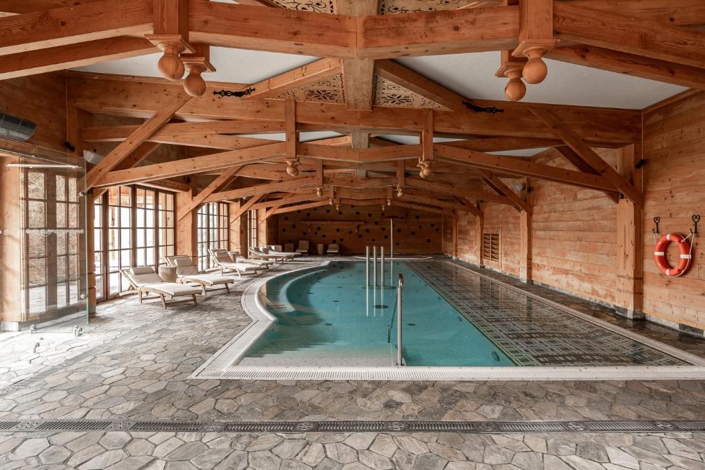 Bazén v ubytování Aries Hotel & SPA Zakopane nebo v jeho okolí