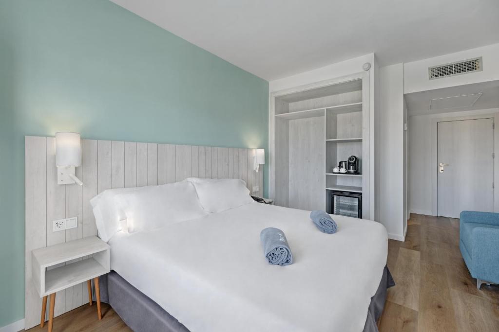 Barceló Aguamarina - Connecting Superior Rooms (2 Adults + 2 Children)