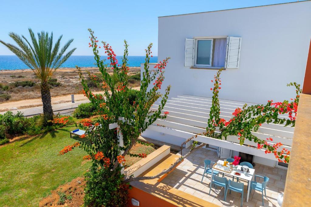 Balkón nebo terasa v ubytování Protaras Seafront Villa Violetta