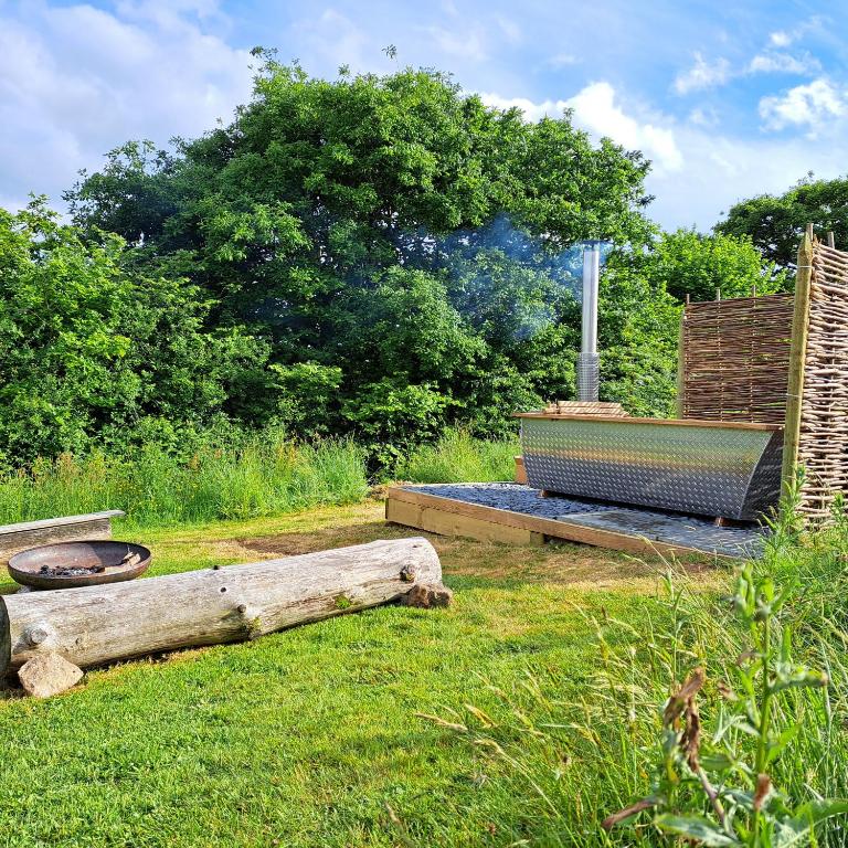 Zahrada ubytování Brackenhill Glamping - Safari Tent with Hot Tub