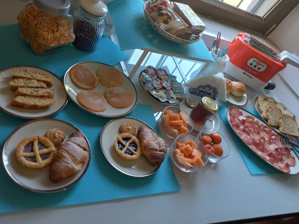 Jedlo v ubytovaní bed & breakfast alebo blízkom okolí
