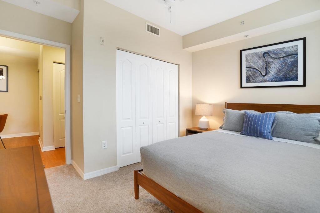 Dharma Home Suites South Miami at Red Road Commons - Apartamento Con Balcón