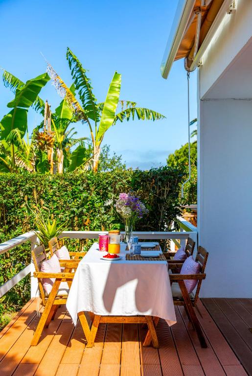 A balcony or terrace at Casara Seis o Casara Siete - Tu casa a 100m de la playa de Zahora