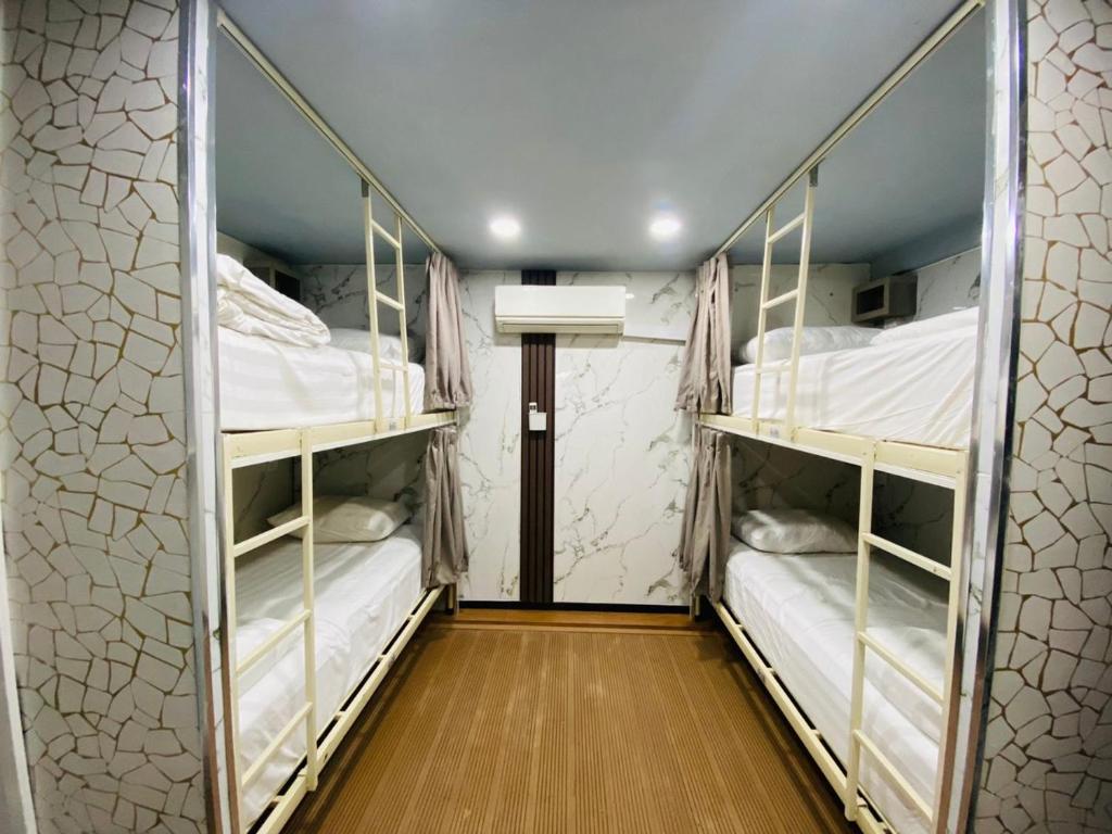 Postel nebo postele na pokoji v ubytování DE Hotel