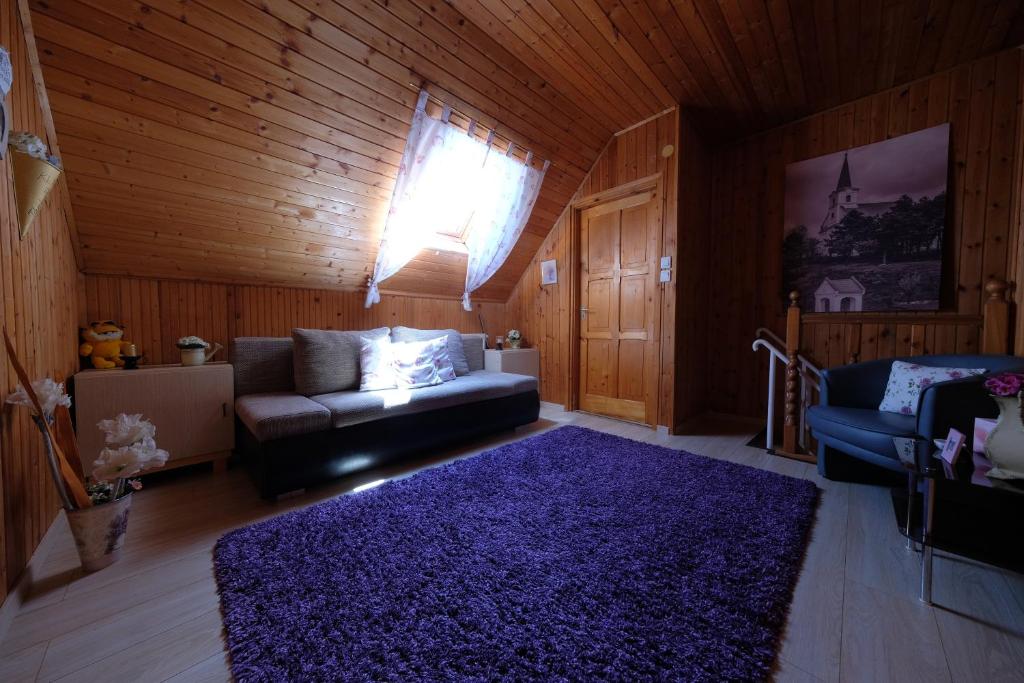 Łóżko lub łóżka w pokoju w obiekcie Panoráma Nyaraló