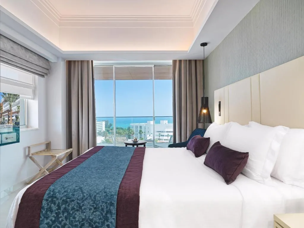 Superior Room with Pool & Garden View