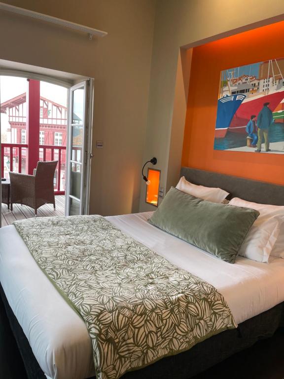 Postel nebo postele na pokoji v ubytování Hotel du Fronton