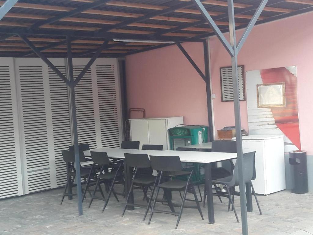 A restaurant or other place to eat at Chata Milan